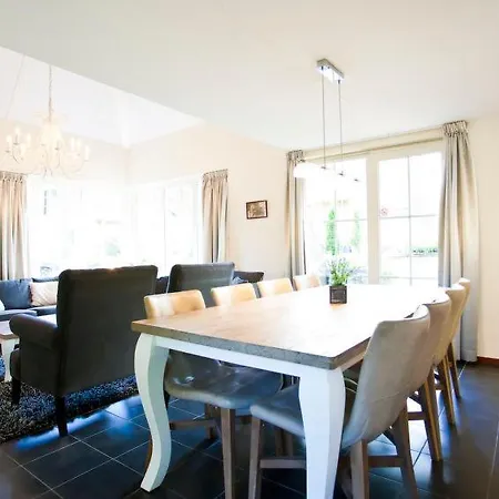 Sleeps 8 Pool Wifi T644067